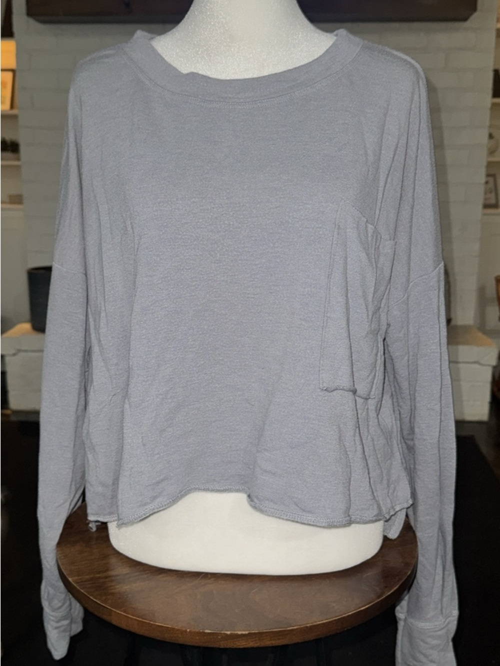 Women’s Light Gray Long-Sleeve Pocket Tee
